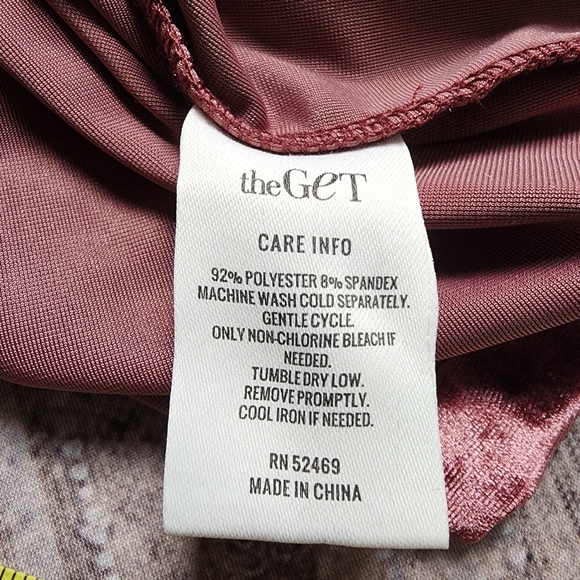 the GeT Purple Velvet Puff Sleeve Top - Picture 8 of 9